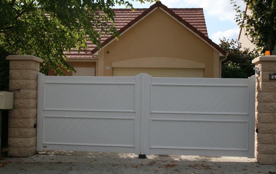 Nos modèles de portails PVC à BURES SUR YVETTE